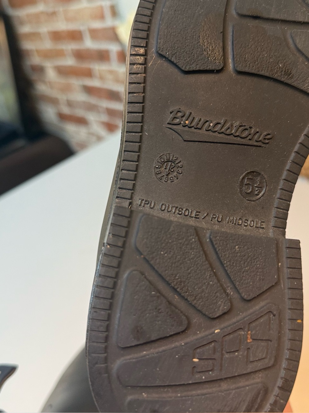 Blundstone Classic Chelsea Boots. US 8.5. Australian 5.5. - Picture 5 of 9